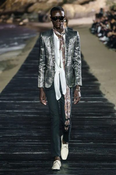 Look 17